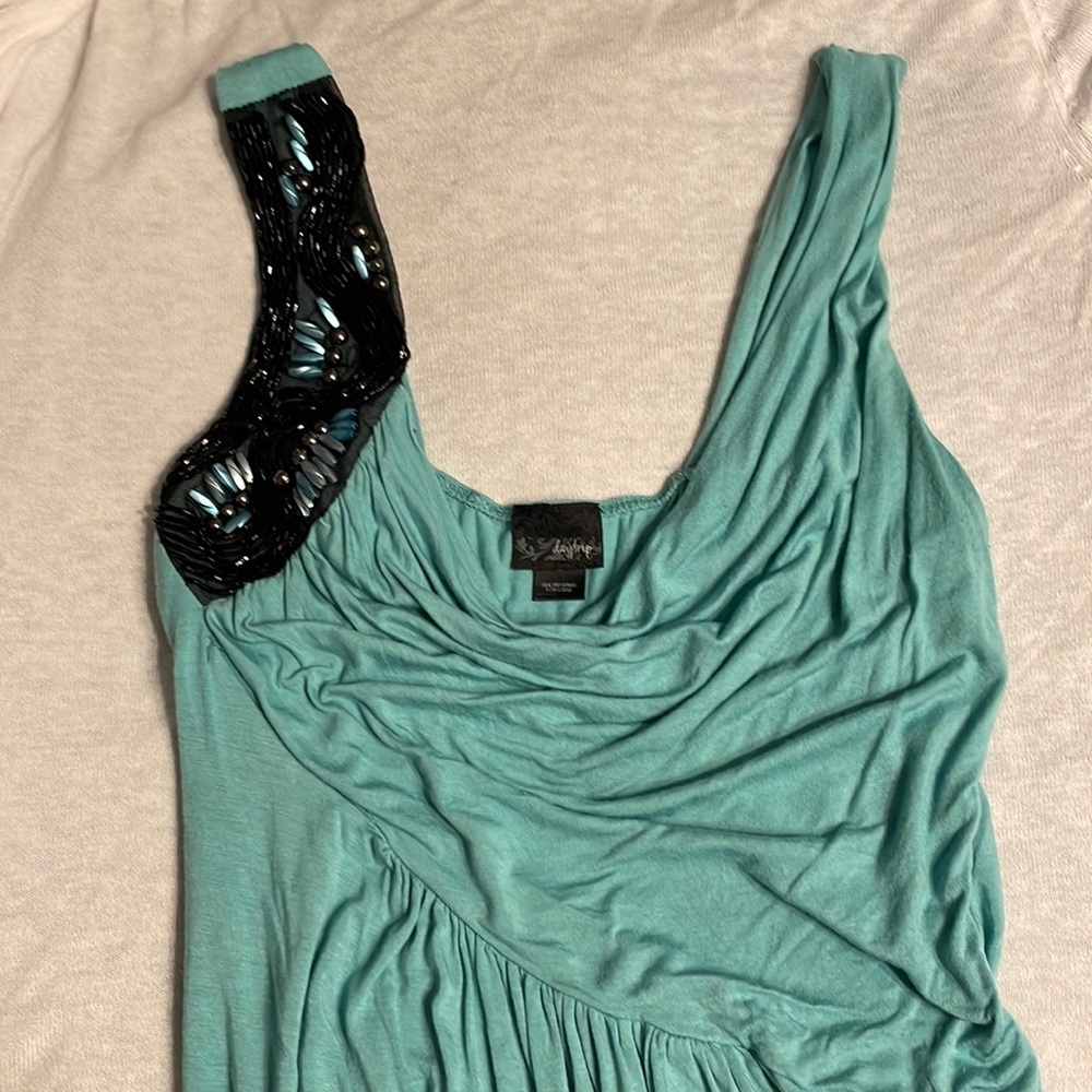Beaded shoulder tank